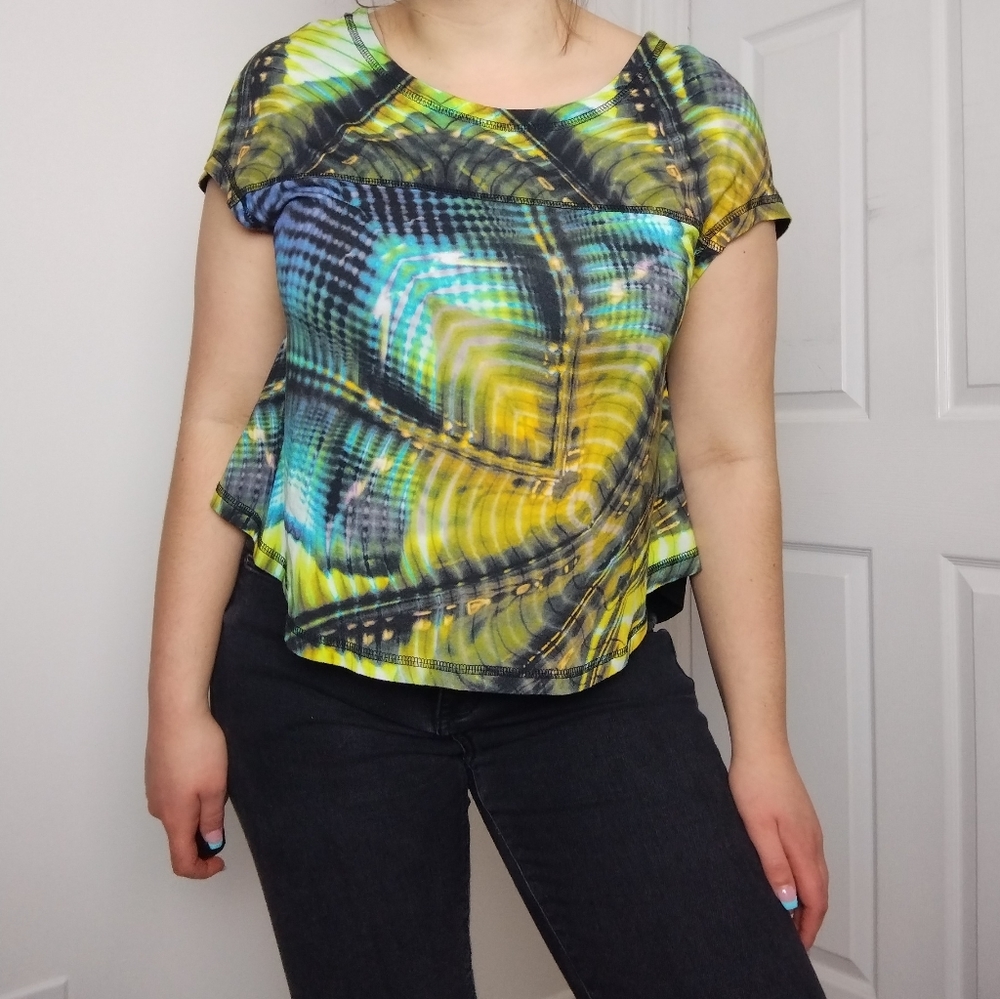 Nicole Miller Geode/Geometric Print Blouse Size Medium